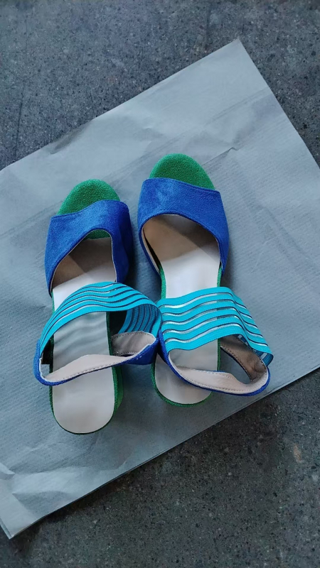 Naiste sandaalid – ümmarguse varbaotsaga, paks kand 6–8 cm, ülemine osa kangas, tald kumm, sisetald kunstnahk, suvi 2025