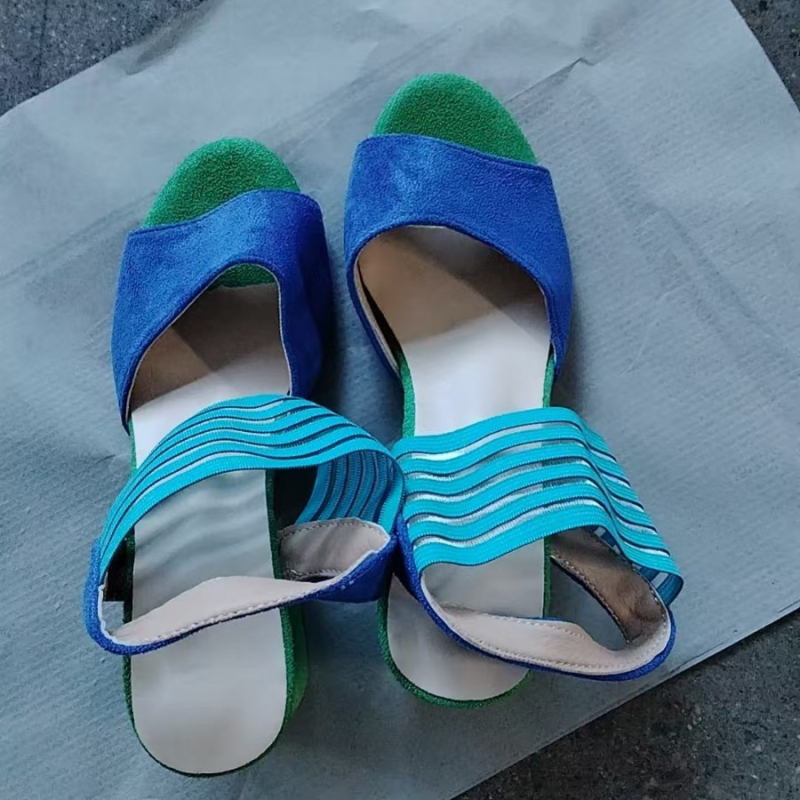 Naiste sandaalid – ümmarguse varbaotsaga, paks kand 6–8 cm, ülemine osa kangas, tald kumm, sisetald kunstnahk, suvi 2025