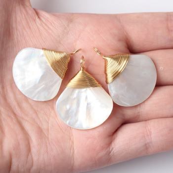 Pakabinami aksesuarai — rankų darbo vielos vyniojimo trikampės vėduoklės kriauklių pakabukas, lydinys, elektroplakavimas, kodas Wsx-3073