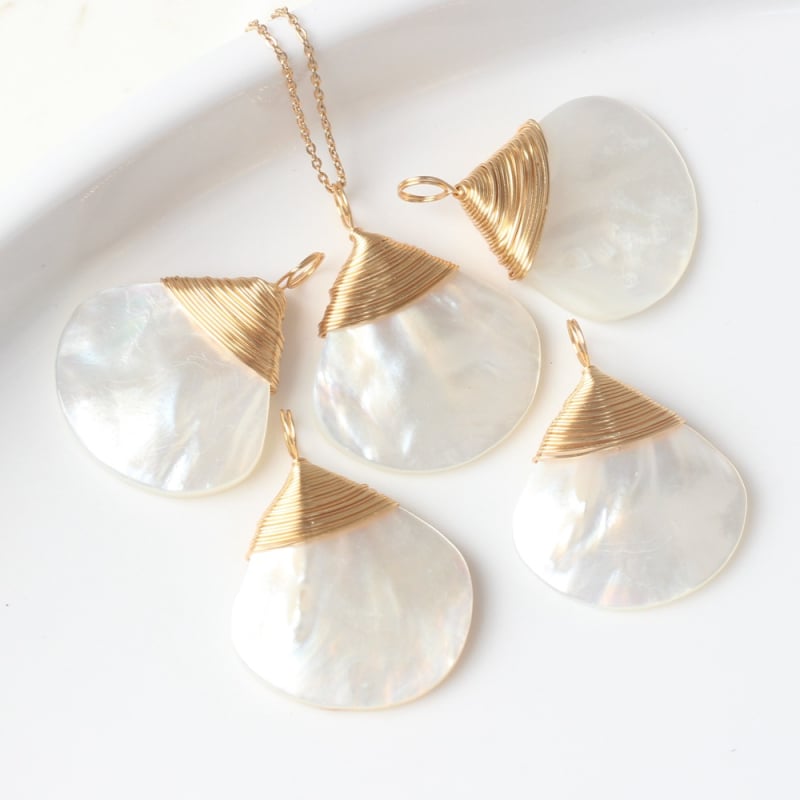 Pakabinami aksesuarai — rankų darbo vielos vyniojimo trikampės vėduoklės kriauklių pakabukas, lydinys, elektroplakavimas, kodas Wsx-3073