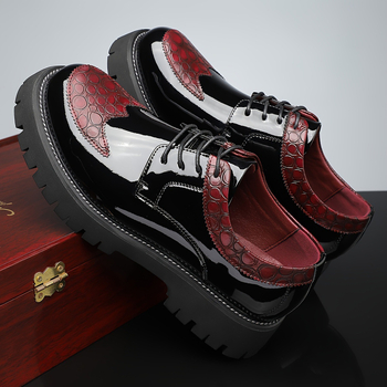 Férfiaknak szánt patentbőr casual cipő; felsőrész: dupla réteg borjúbőr; talp: gumi; sarokmagasság: középmagas (3-5 cm); elöl fűzővel történő záródás