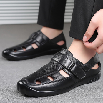 Vyriniai sandalai - dviejų sluoksnių karvės odos viršus, gumos padas, Velcro užsegimas, kvėpuojantys ir neslystantys