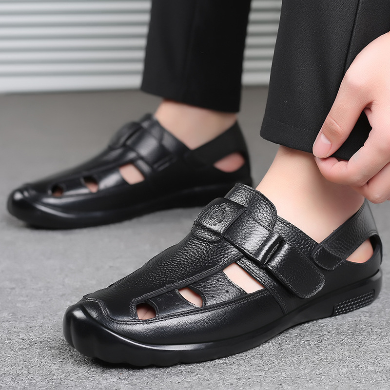 Vyriniai sandalai - dviejų sluoksnių karvės odos viršus, gumos padas, Velcro užsegimas, kvėpuojantys ir neslystantys