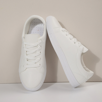 Moteriški sportbačiai Korėjietiško stiliaus, žemo profilio, apvaliu nosimi, lengvi, injekciniu būdu formuota padanga, raišteliai, PU įdėklas, visoms sezonoms.