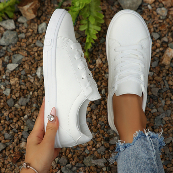 Moteriški sportbačiai Korėjietiško stiliaus, žemo profilio, apvaliu nosimi, lengvi, injekciniu būdu formuota padanga, raišteliai, PU įdėklas, visoms sezonoms.