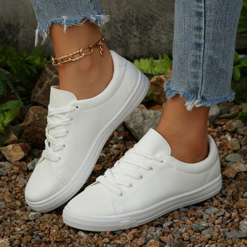 Moteriški sportbačiai Korėjietiško stiliaus, žemo profilio, apvaliu nosimi, lengvi, injekciniu būdu formuota padanga, raišteliai, PU įdėklas, visoms sezonoms.