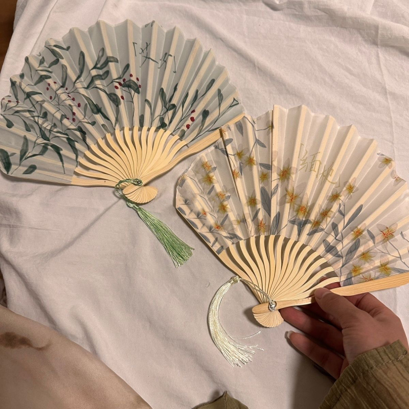 Διπλωμένος φαν από Aya μετάξι με εκτύπωση σε στιλ μελάνης – αξεσουάρ φωτογράφισης, κινεζικό στυλ