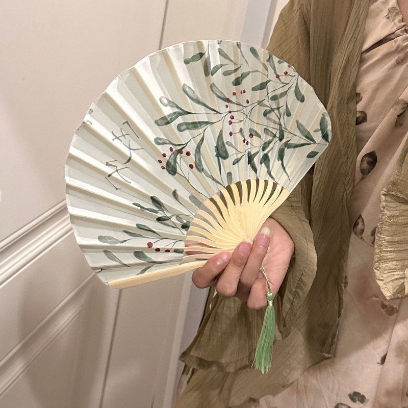 Διπλωμένος φαν από Aya μετάξι με εκτύπωση σε στιλ μελάνης – αξεσουάρ φωτογράφισης, κινεζικό στυλ