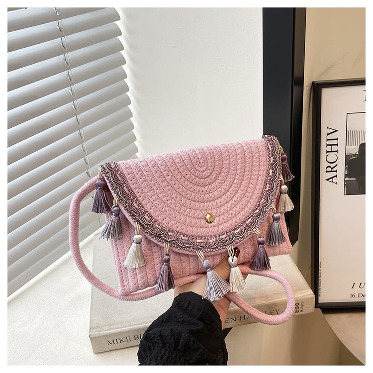 Šiaudinė pintinė rankinė, magnetinis užsegimas, poliesterio pamušalas, viena rankena, kvadratinė forma