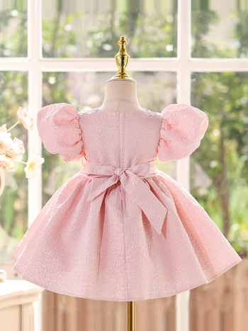 Vaikų suknelė, princesės stiliaus, pūkėta, amžiaus grupė 3–8 m., pagrindinis audinys 100% poliesteris, pamušalas medvilnė, prekės kodas YT01