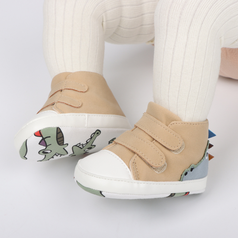 Mažųjų bateliai: kvėpuojanti PU viršutinė dalis, neslystantis padas, Velcro užsegimas, aukštas viršus, krokodilo gyvūnų raštas