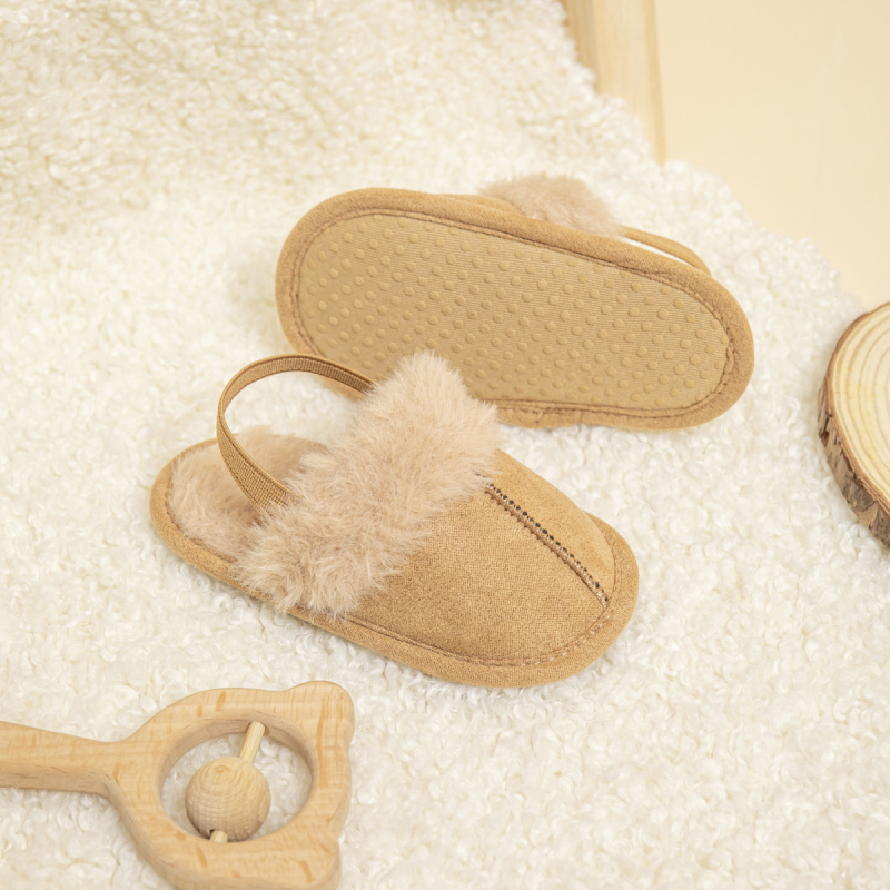 Kūdikių kasdieniai bateliai, viršutinė medžiaga – medvilnė, žemas viršus, elastinis užsegimas — kvėpuojantys, neslidūs, atsparūs dėvėjimui, 12–36 mėnesiai