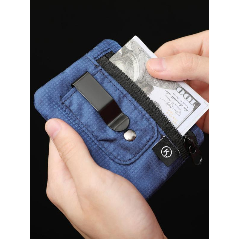 Moterų piniginė - Atspari vandeniui, Vienos spalvos, Subtilus brandaus moters stilius