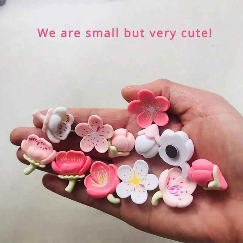 Šaldytuvo magnetas su mielu gėlių motyvą (aliejinės tapybos stilius; forma: ateivis; medžiaga: atspari vandeniui balta plokštė)