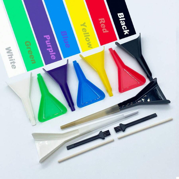 Piltuvas konusiniam popieriaus vamzdeliui, skirtas ritinės pakuotei