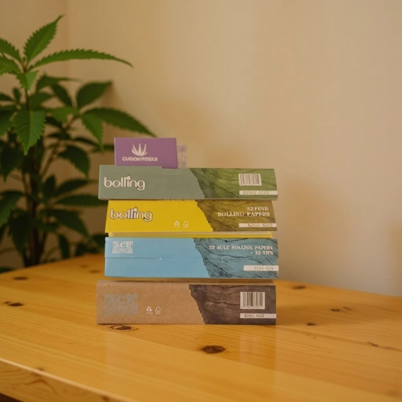 Eelnevalt vüritud raamatupaberi rull Can logoga, King Size, 32 Fine