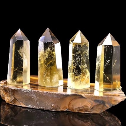 Citrīna kristāla kolonna – sešstūraina prizma, kartona iepakojums, mūsdienīgs minimālisma stils