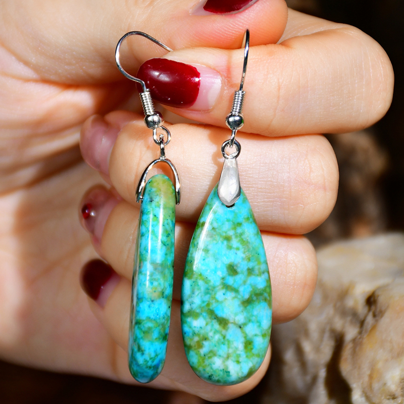 Auskarai - natūralus akmuo, lašinio formos, geometrijos dizainas, poliruotas paviršius, etninio stiliaus