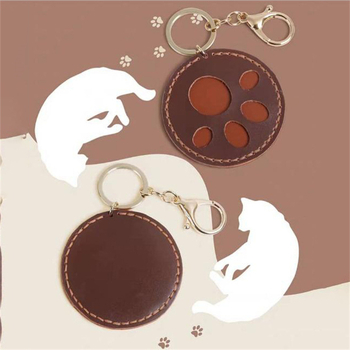 Δερμάτινο κλειδοθύκης με πατουσάκι κατοικίδιου, ιαπωνικού στυλ, ιδανικό επιχειρηματικό δώρο.