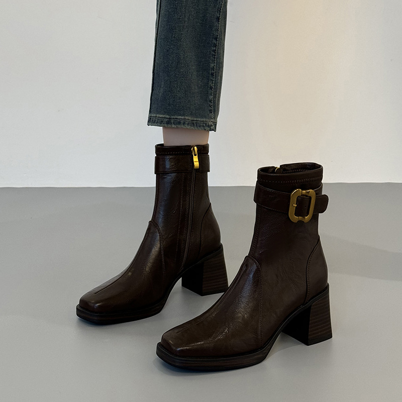 Γυναικείες κοντές μποτάκια από δέρμα αγελάδας, τετράγωνη μύτη, χοντρός τακούνι, μέτριο ύψος γάμπας, πλευρικός φερμουάρ