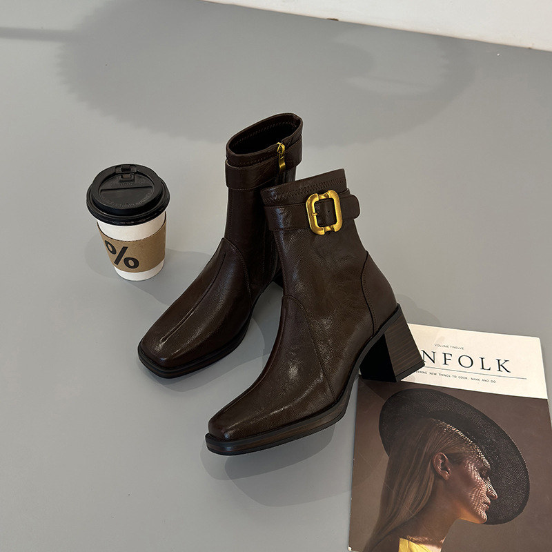 Γυναικείες κοντές μποτάκια από δέρμα αγελάδας, τετράγωνη μύτη, χοντρός τακούνι, μέτριο ύψος γάμπας, πλευρικός φερμουάρ