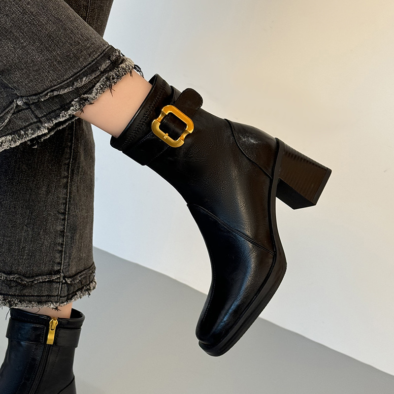 Γυναικείες κοντές μποτάκια από δέρμα αγελάδας, τετράγωνη μύτη, χοντρός τακούνι, μέτριο ύψος γάμπας, πλευρικός φερμουάρ