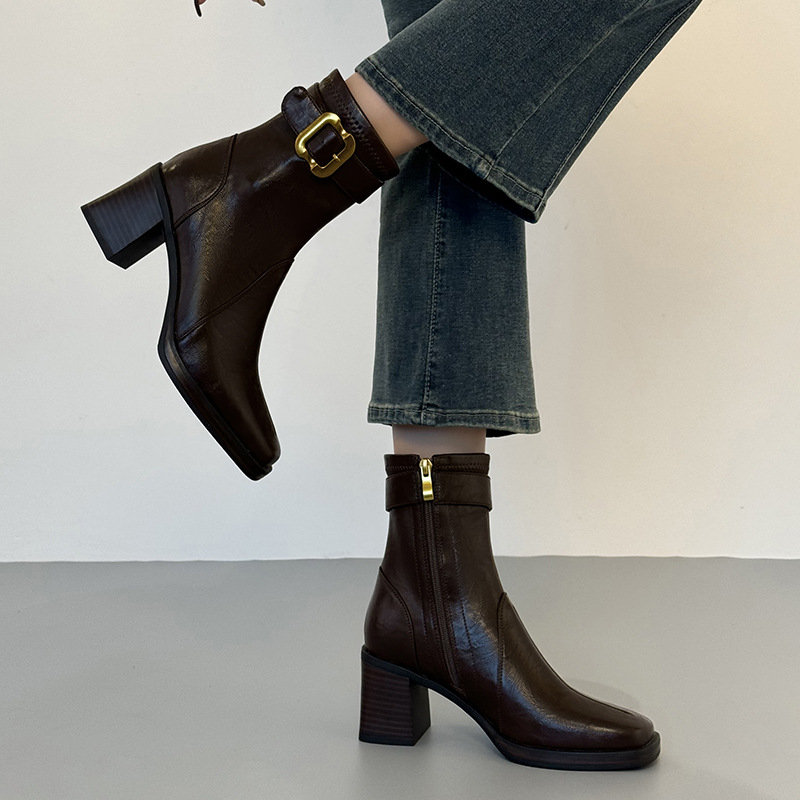 Γυναικείες κοντές μποτάκια από δέρμα αγελάδας, τετράγωνη μύτη, χοντρός τακούνι, μέτριο ύψος γάμπας, πλευρικός φερμουάρ