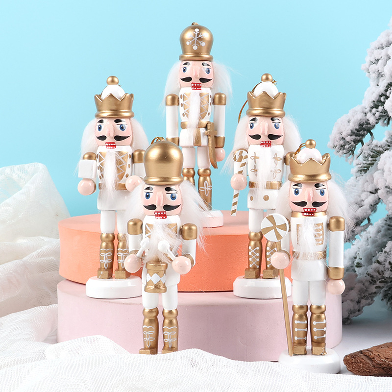Medinis Nutcracker pakabukas – Kalėdinė dekoracija
