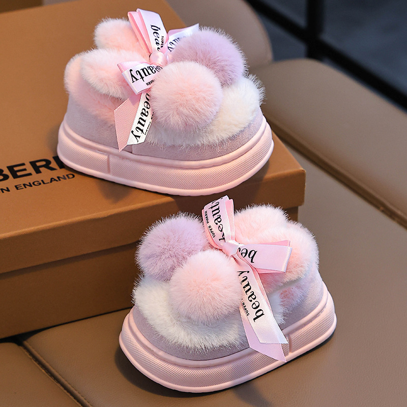 Vaikų medvilninės šlepetės su veliūro viršumi, animacinis motyvas, plastikinė padas, amžius 1–6 metai, rudens 2024 leidimas