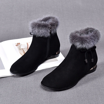 Női bokacsizma nubuk felsővel, kerek orrú, középtok 3–5 cm, szőrös bélés, oldalsó cipzár