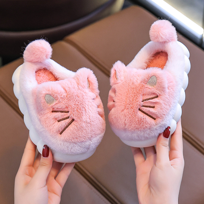 Vaikų pliušiniai žieminiai bateliai - neslidžios vidaus ir lauko naudai, karikatūros raštas, PU padas (Amžius: 1–16 metų; Viršus: pliušas; Raštas: karikatūra; Padas: PU; Sezona: žiema 2023)