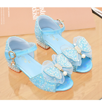 Mergaičių sandalai - princesės stiliaus su krištolo akcentais, viršutinė medžiaga sintetinė oda, padas iš sintetinės gumos, Velcro užsegimas, amžius 4–6 metai