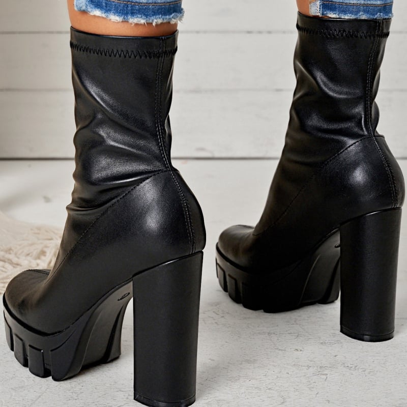 Keskeny szárú csizmák kerek orral, középmagas szár, vastag sarok (>8 cm), vízálló platform, PU bőr