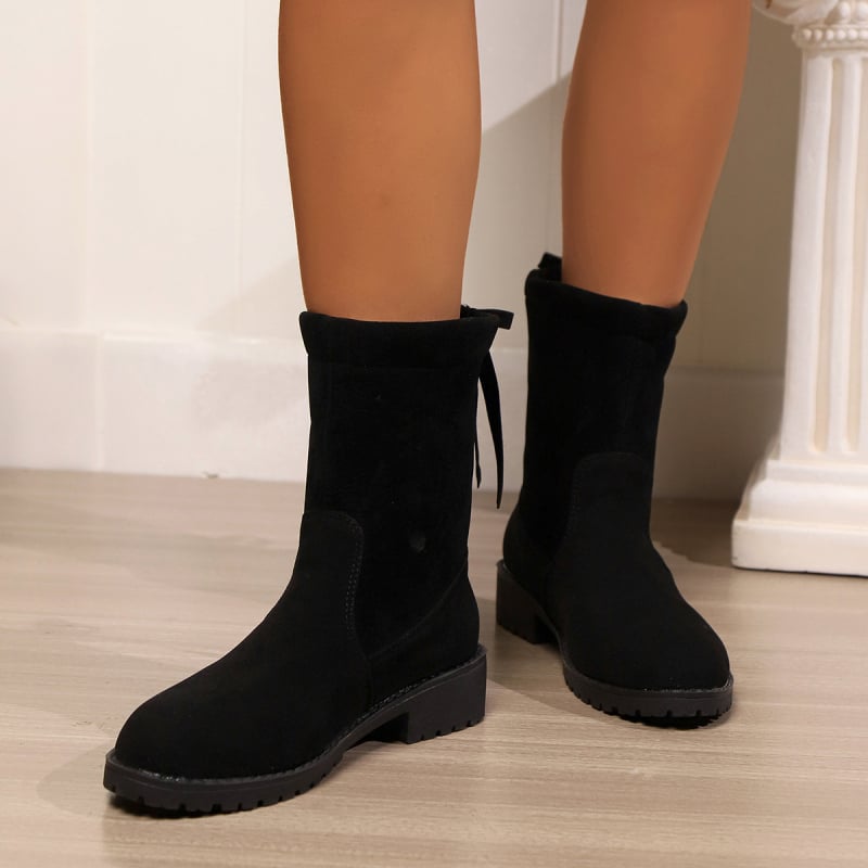 Női velúr csizmák, középső szárú, hátul fűzős, kerek orrú, vastag, alacsony sarkú (1-3 cm)