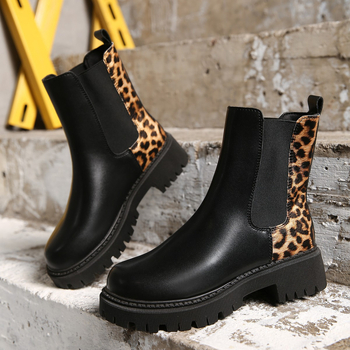 Leopárdmintás PU Martin csizmák, kerek orr, 3-5 cm vastag sarok, gumírozott talp, bokáig érő