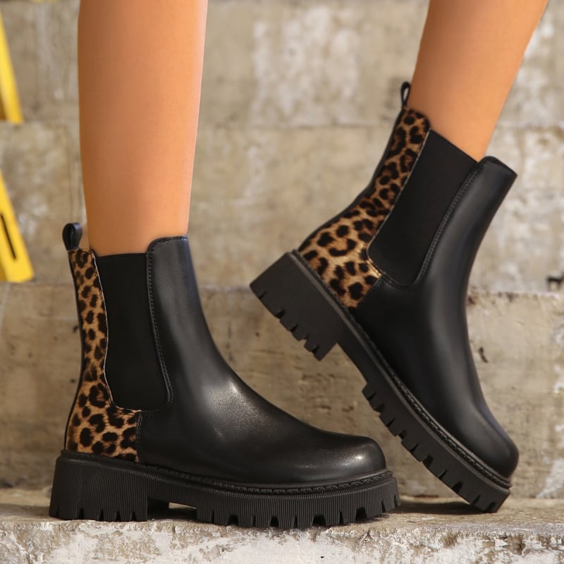 Leopárdmintás PU Martin csizmák, kerek orr, 3-5 cm vastag sarok, gumírozott talp, bokáig érő