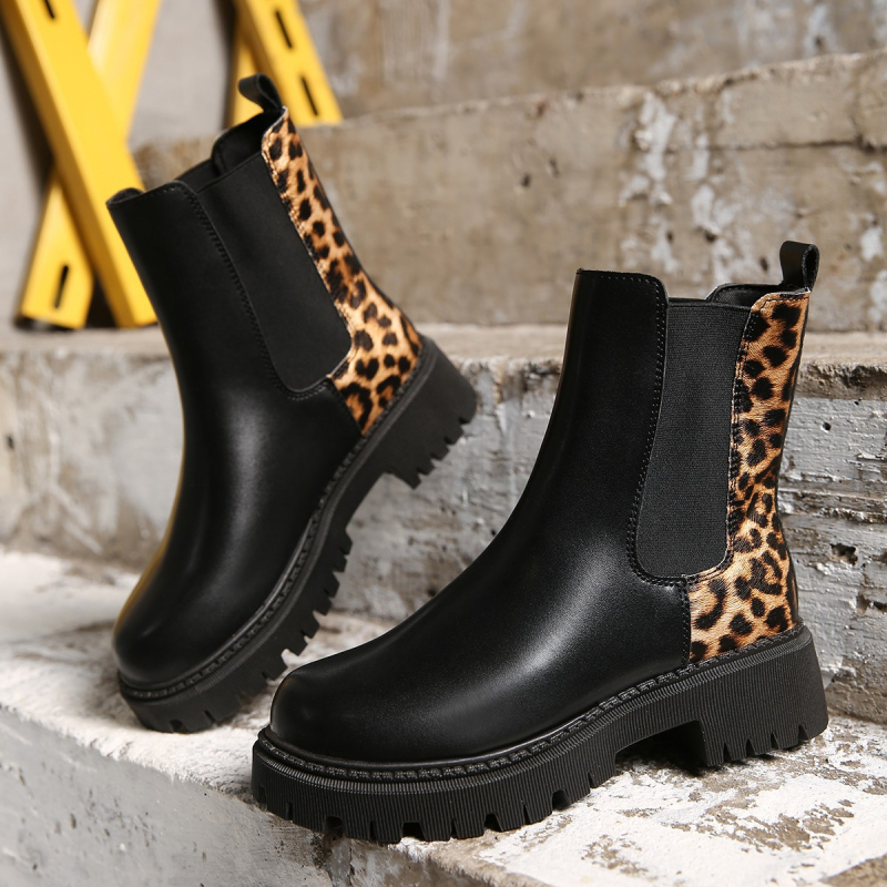 Leopárdmintás PU Martin csizmák, kerek orr, 3-5 cm vastag sarok, gumírozott talp, bokáig érő