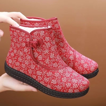 Női téli pamutcsizma fleece béléssel, középmagas felsőrész, virágos mintázat, kerek orr, oldalsó csatt, alacsony sarok