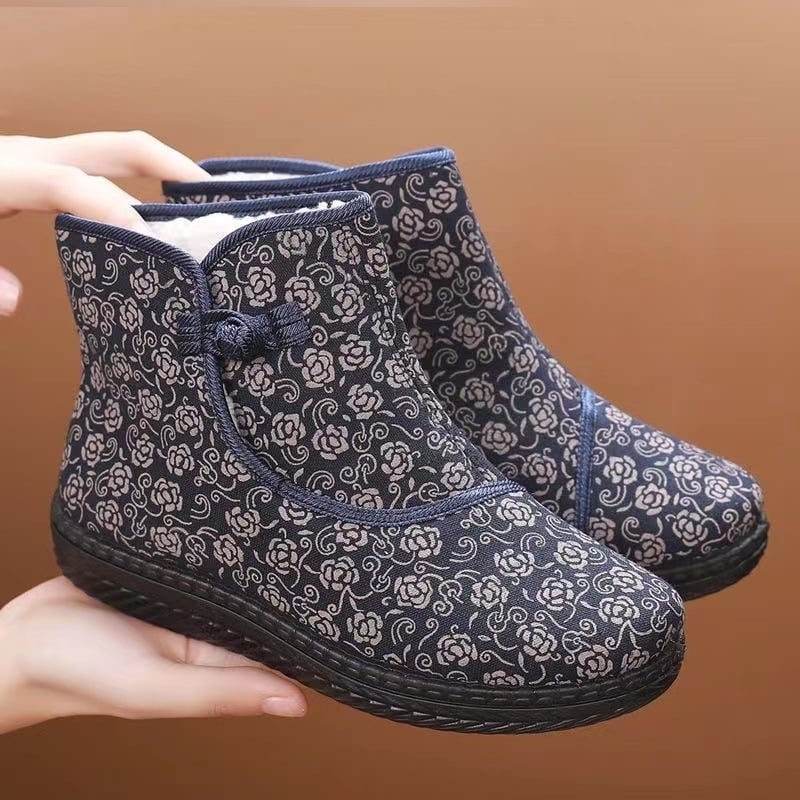 Női téli pamutcsizma fleece béléssel, középmagas felsőrész, virágos mintázat, kerek orr, oldalsó csatt, alacsony sarok