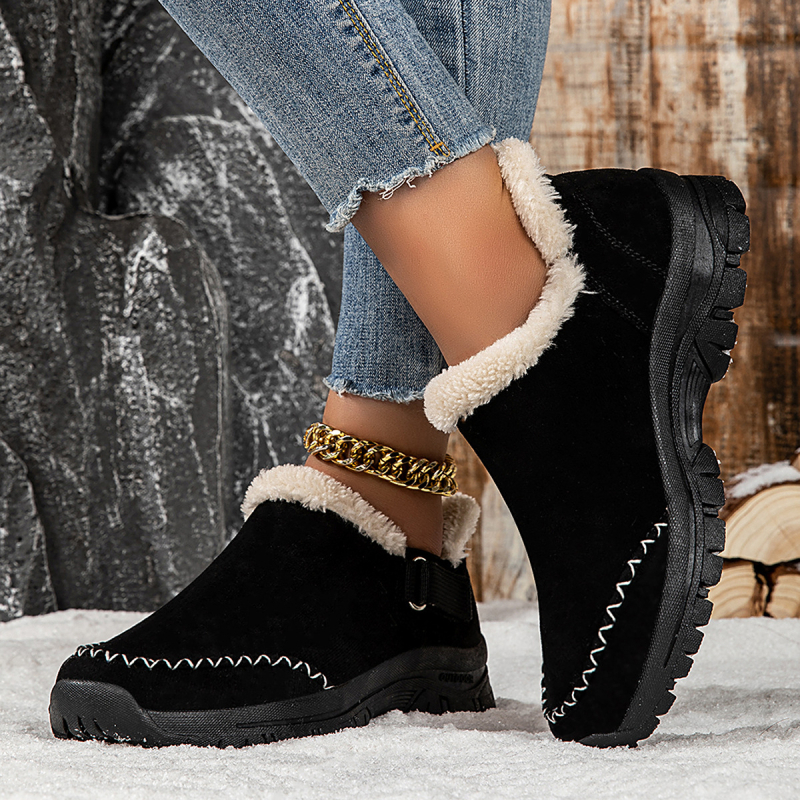Női velúr slip‑on téli csizma meleg műszőrrel belsővel, alacsony sarok 1–3 cm, csúszásmentes talp