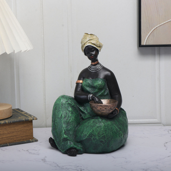 Etno stiliaus dažyta moters skulptūra iš sintetinės dervos, skirta įėjimo ir svetainės dekorui — dekoras TV spintai ir vyno spintai