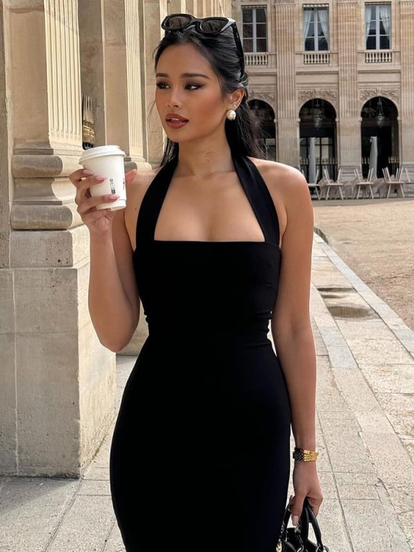 Rochie halter cu spate gol, din poliester-elastan, croi A-line scurt, talie medie