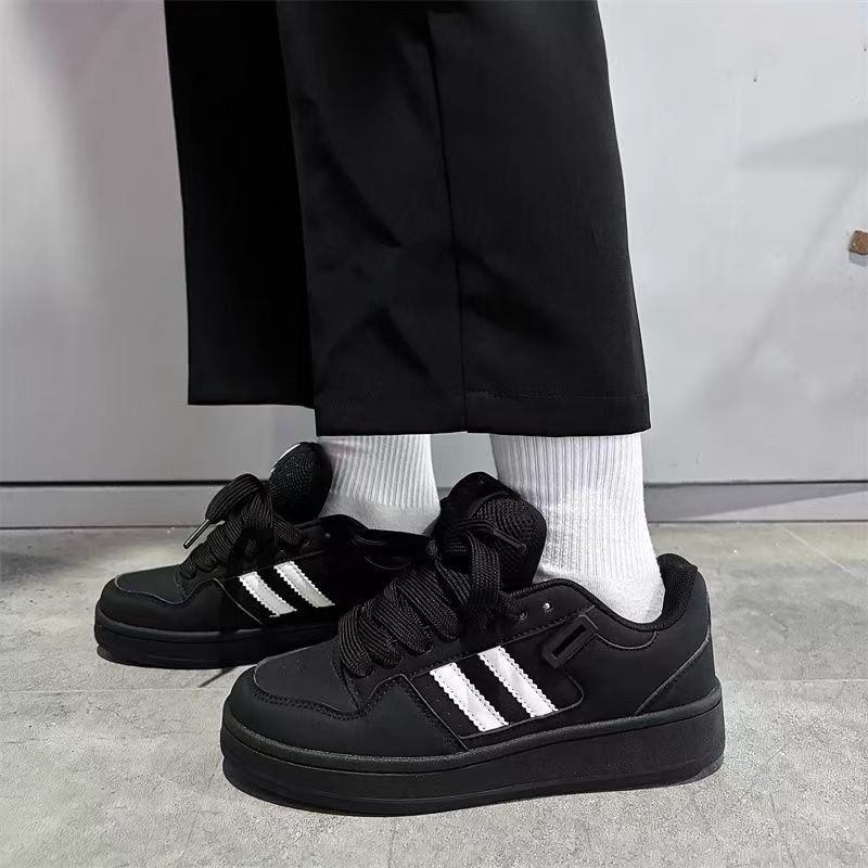 Moteriški sportiniai bateliai iš dirbtinės odos, gumos padas, žemas viršus 0-3 cm, aukščio didinimas, priešslydžio savybės