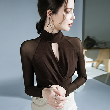 Pikad käedega T-särk, kits lõige, väike kõrge krae, õmblusmotiiv, pikkus 50–65 cm