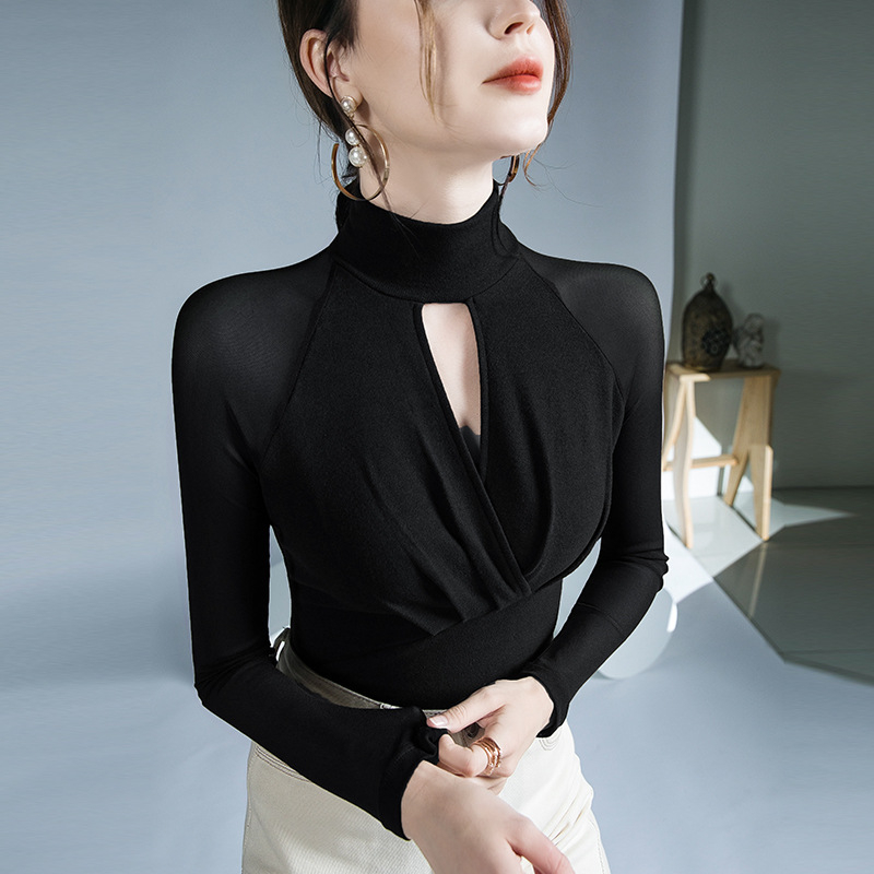 Pikad käedega T-särk, kits lõige, väike kõrge krae, õmblusmotiiv, pikkus 50–65 cm