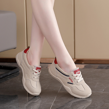Moteriški kasdieniai sportbačiai su dirbtine PU viršutine, plastiko padas, žemas kulkšnies iškirpimas, raišteliai, apvalus pirštas, PU vidpadis