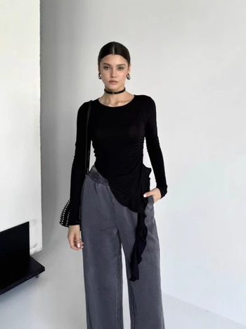 Top s dugim rukavima i vezivanjem, okrugli izrez, silueta u struku, Milk Silk tkanina, poliester ≥95%
