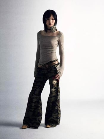 Топ с дълъг ръкав, абстрактен принт, тесен силует, квадратно деколте, полиестер-еластанова смес (70–80% полиестер, <30% еластан)