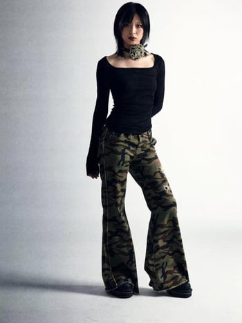 Топ с дълъг ръкав, абстрактен принт, тесен силует, квадратно деколте, полиестер-еластанова смес (70–80% полиестер, <30% еластан)