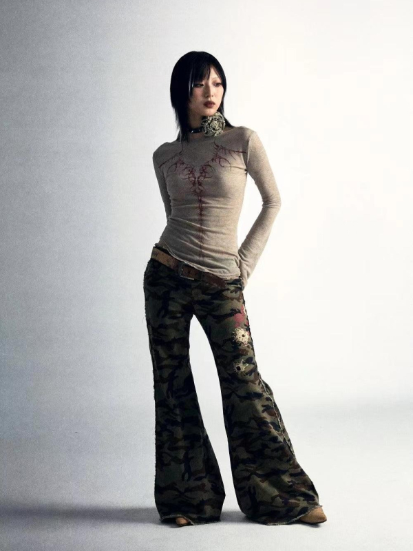 Топ с дълъг ръкав, абстрактен принт, тесен силует, квадратно деколте, полиестер-еластанова смес (70–80% полиестер, <30% еластан)